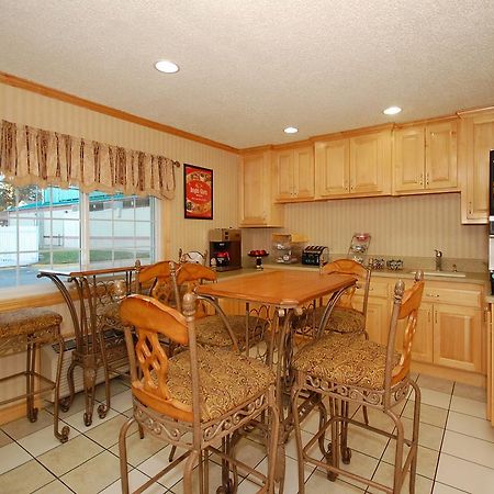 Rodeway Inn West Dodge Омаха Ресторан фото
