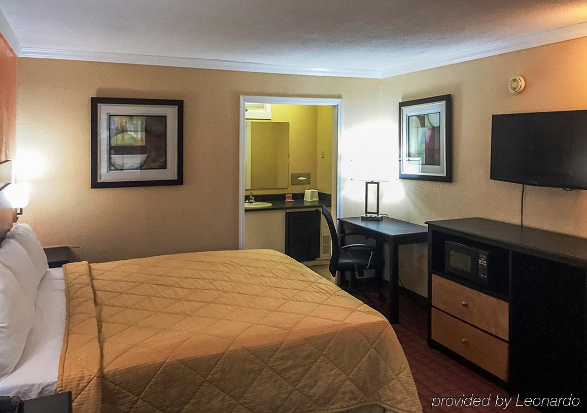 Rodeway Inn West Dodge Омаха Экстерьер фото