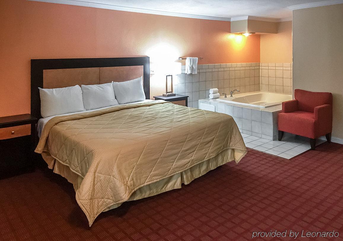 Rodeway Inn West Dodge Омаха Экстерьер фото