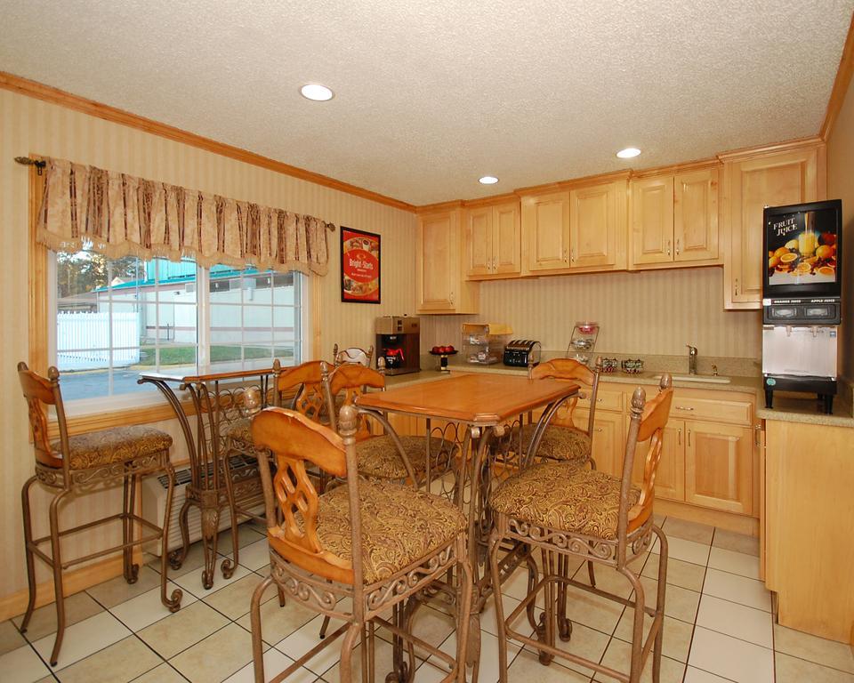 Rodeway Inn West Dodge Омаха Ресторан фото