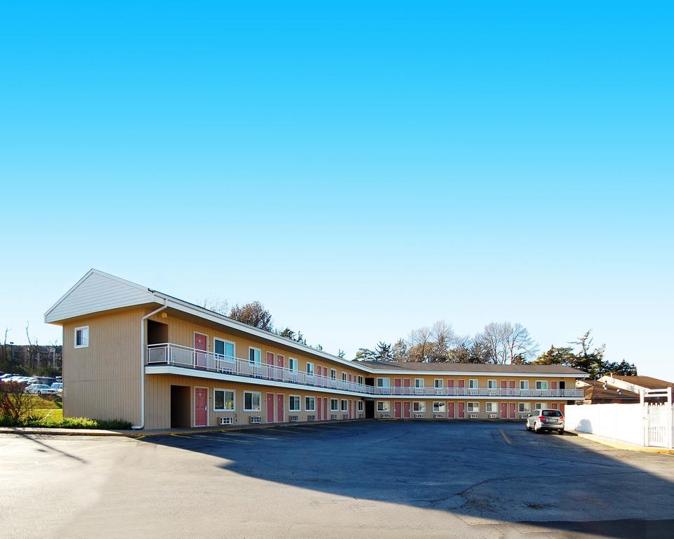 Rodeway Inn West Dodge Омаха Экстерьер фото