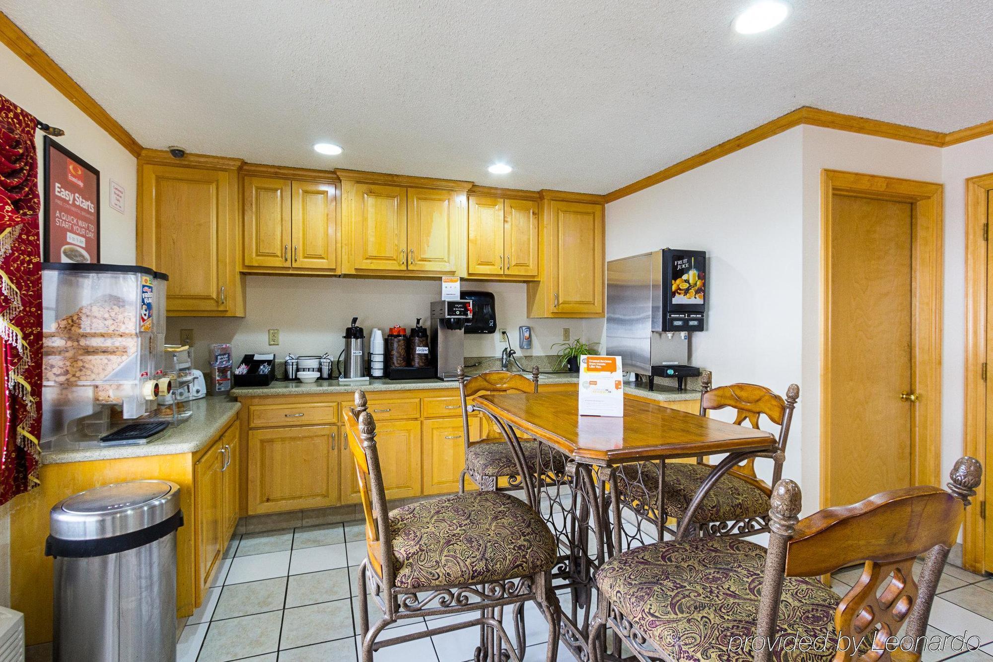 Rodeway Inn West Dodge Омаха Экстерьер фото