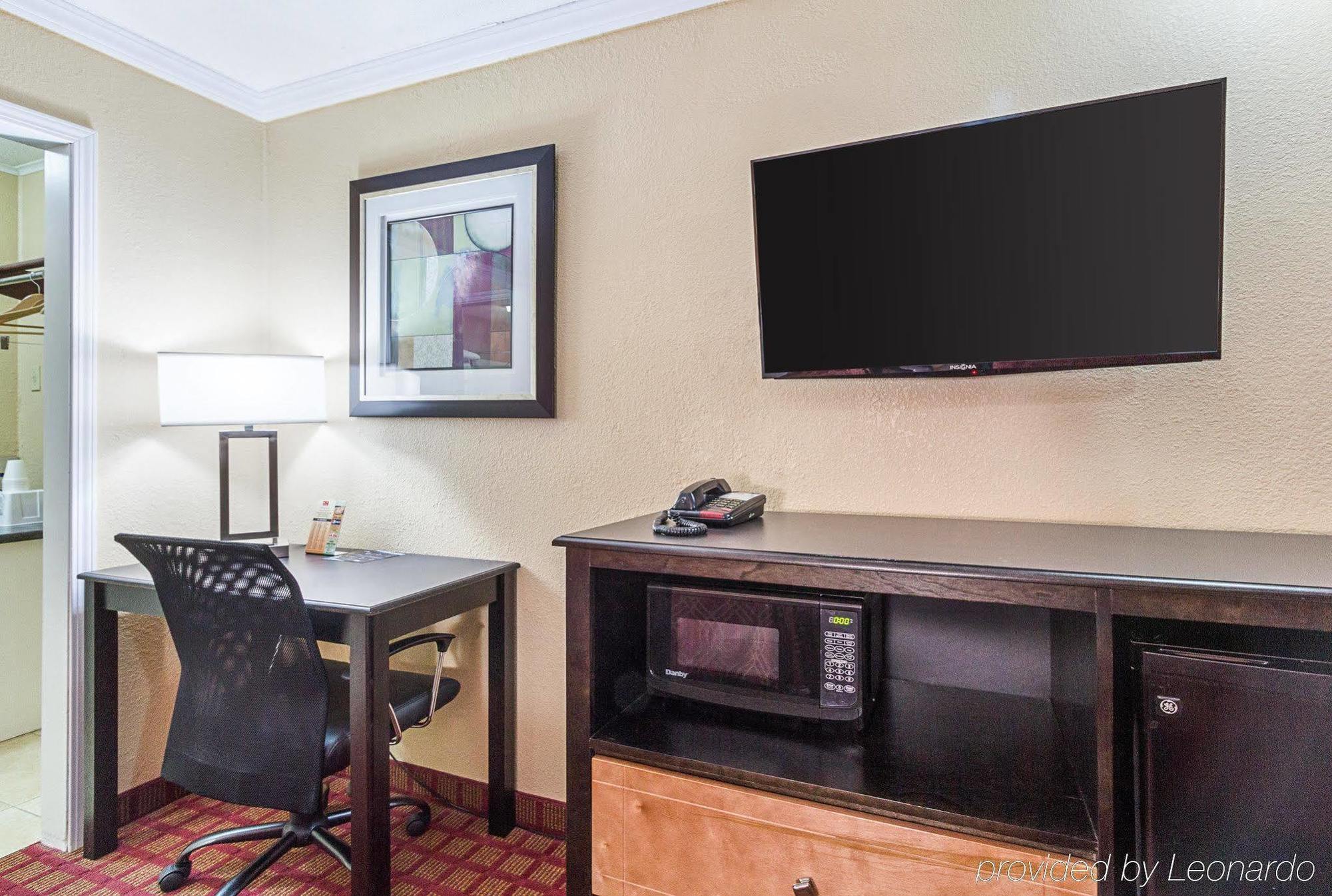 Rodeway Inn West Dodge Омаха Экстерьер фото