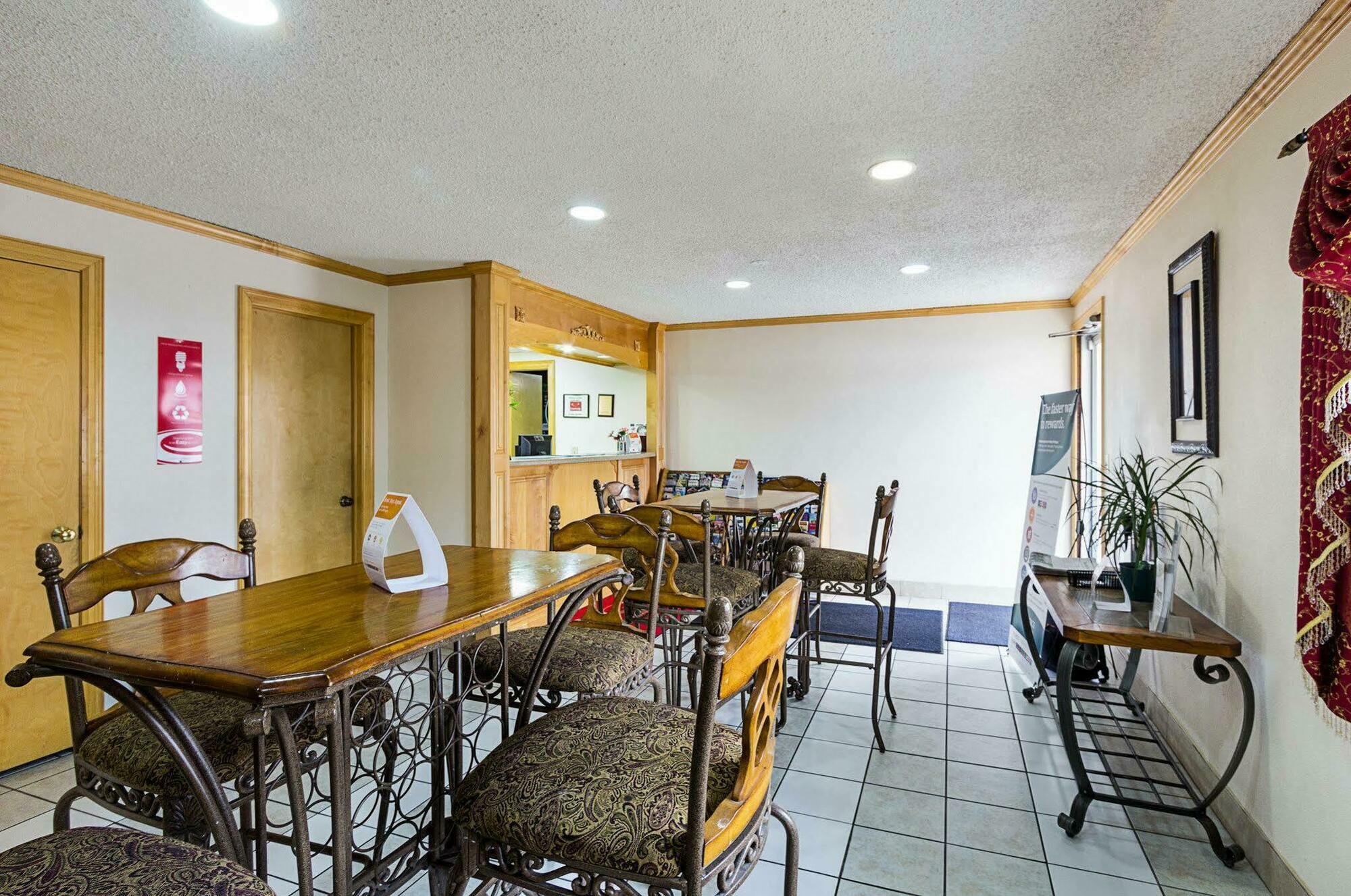 Rodeway Inn West Dodge Омаха Экстерьер фото