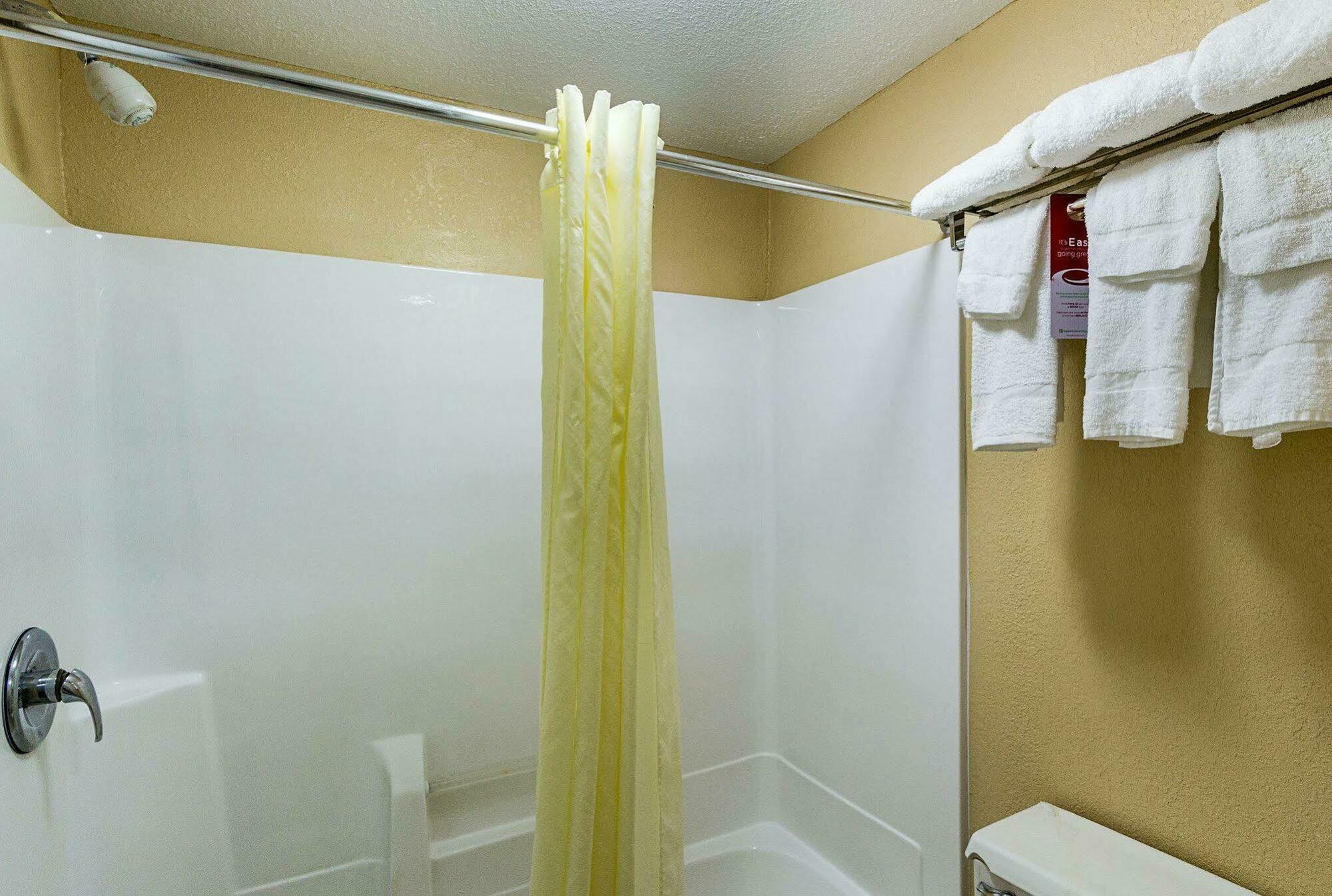 Rodeway Inn West Dodge Омаха Экстерьер фото